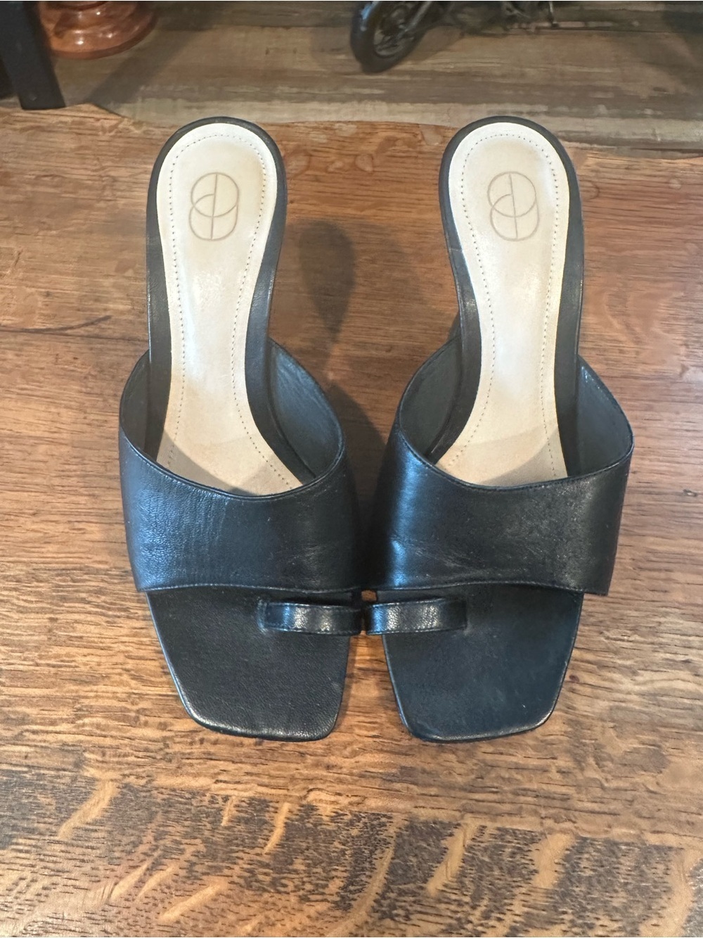 Port & Paire Black Leather Slide Mules with Front Detail